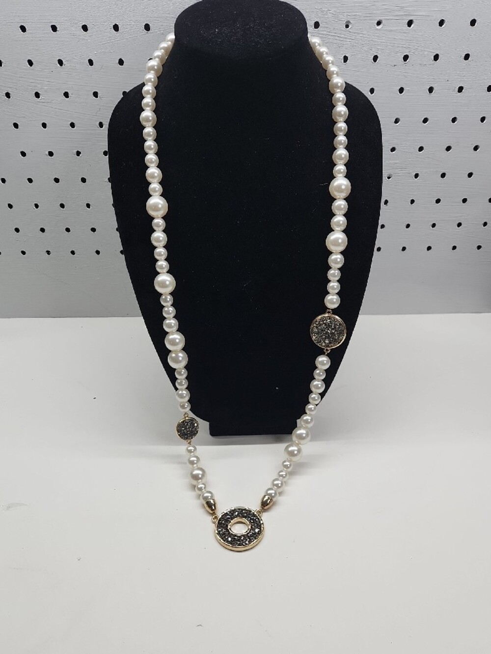 Faux Pearls And Goldtone Necklace Bundle - Picture 8 of 10